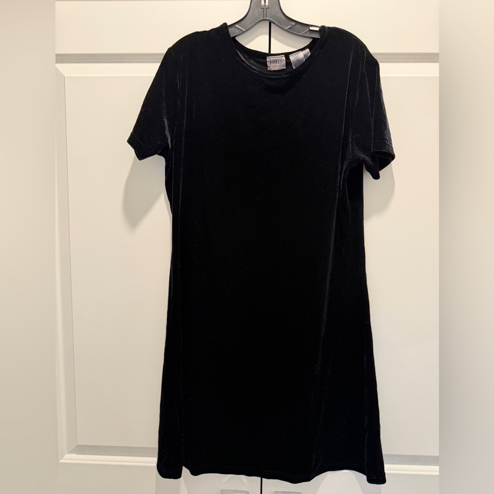 Vintage- Elements Exclusively Spiegel Black Velvet Mini Dress